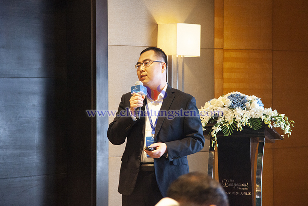 廈門鳴鶴管理諮詢股份有限公司總經(jīng)理金萬英作報告圖片