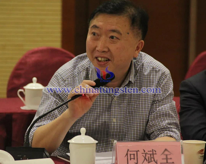 中國鎢業協會主席團主席,湖南柿竹園有色金屬有限責任公司黨委書記、總經理何斌全